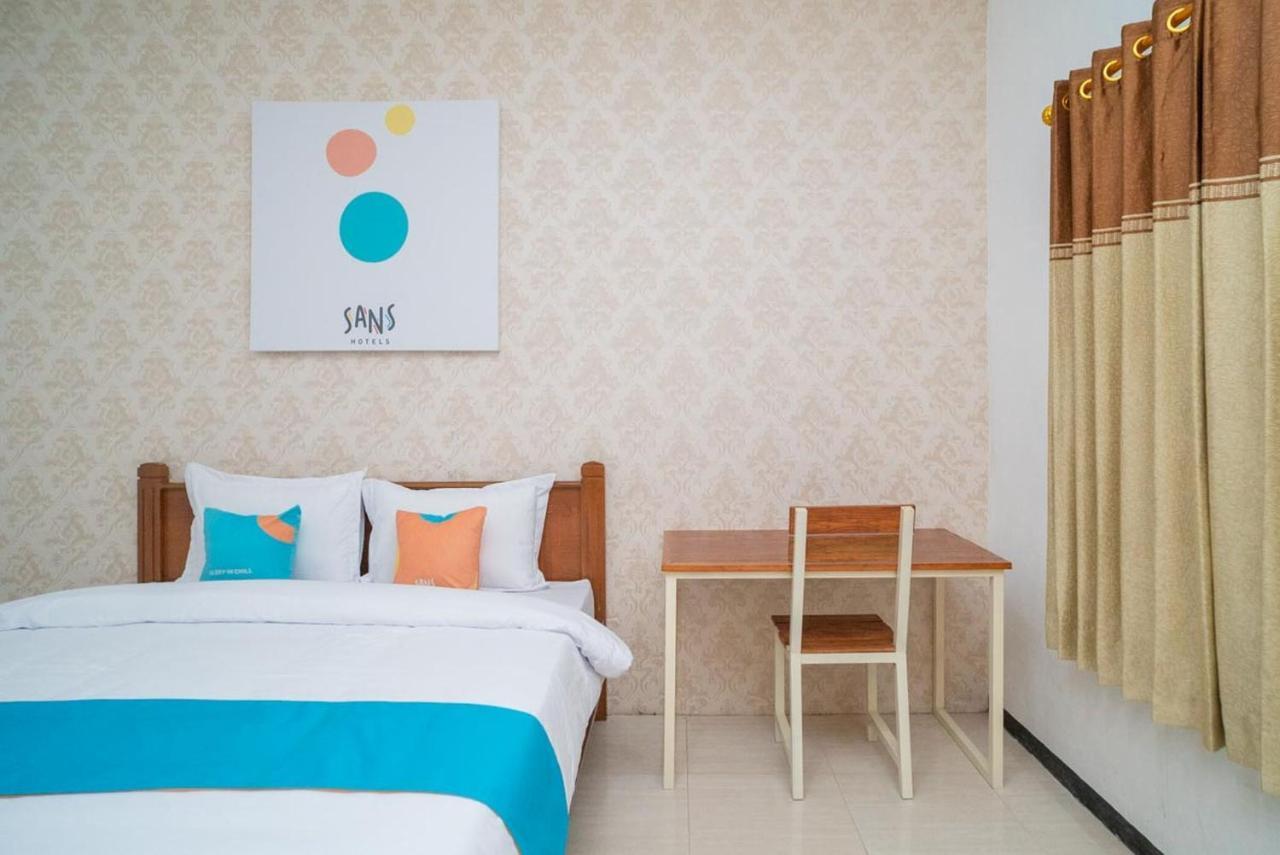 Sans Hotel Queen Batu Sumber Brantas Buitenkant foto