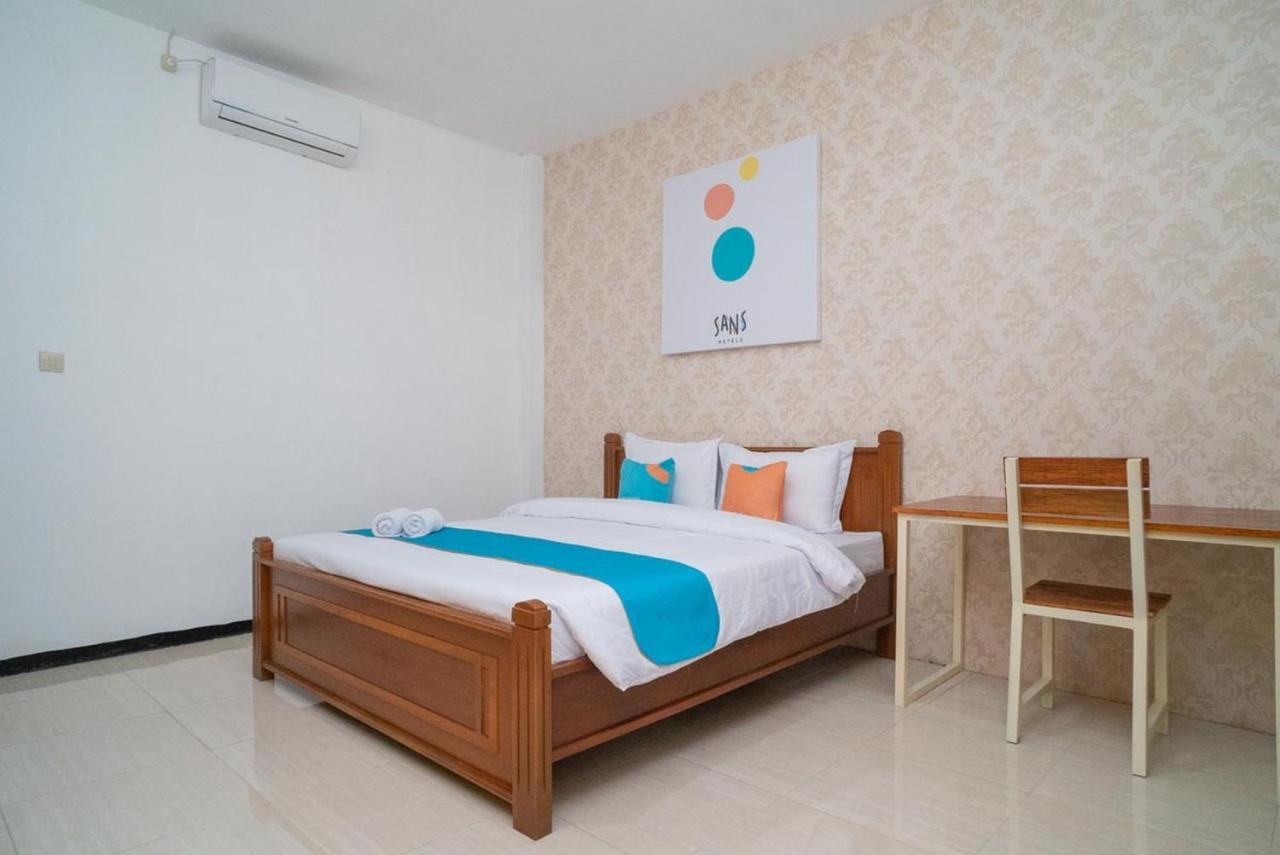 Sans Hotel Queen Batu Sumber Brantas Buitenkant foto