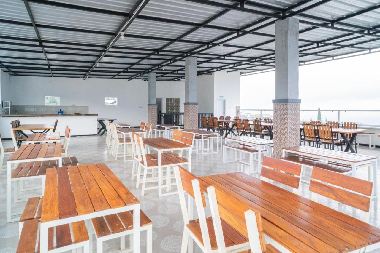 Sans Hotel Queen Batu Sumber Brantas Buitenkant foto